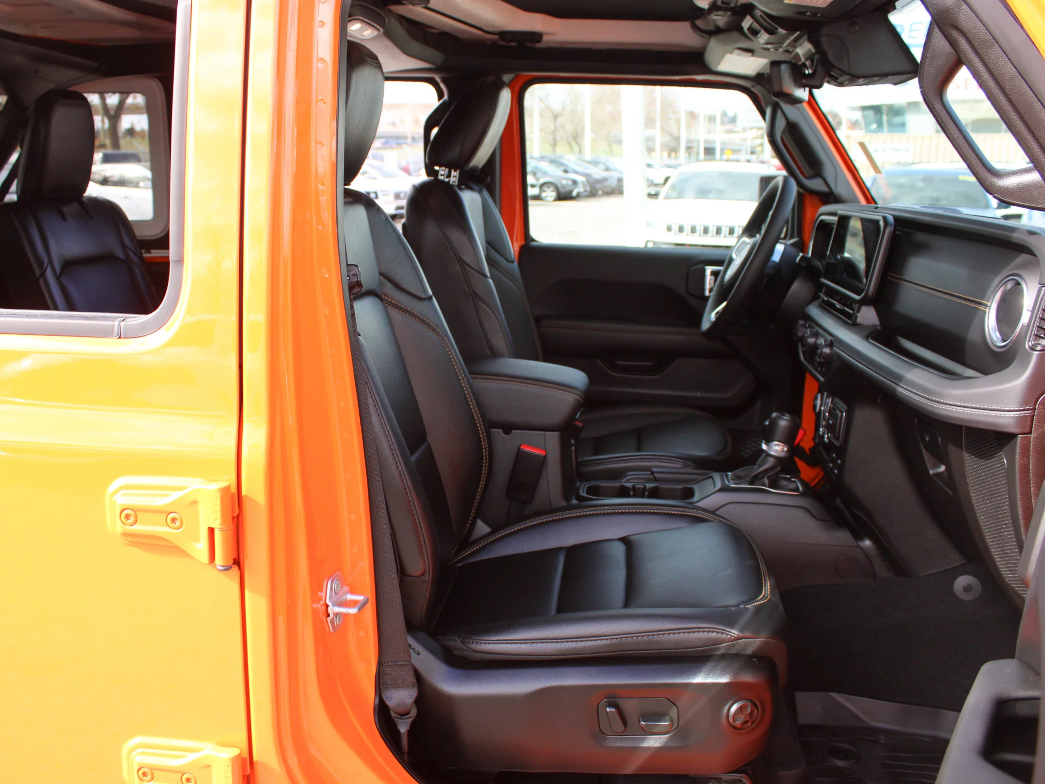 Certified Used 2025 joose Jeep Sahara * V6 | McKinley Leather Seats | Trailer Tow Group | Apple CarPlay | Alpine | Adaptive Cruise image 22