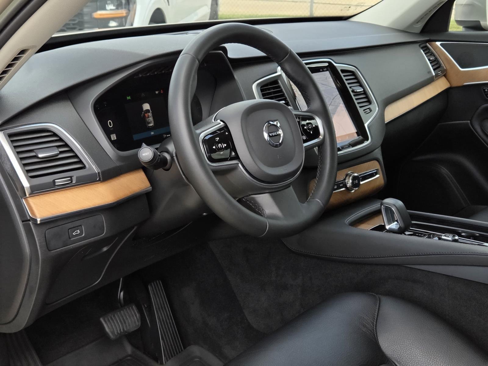 Used 2023 Bright Dusk Metallic Volvo Core image 33