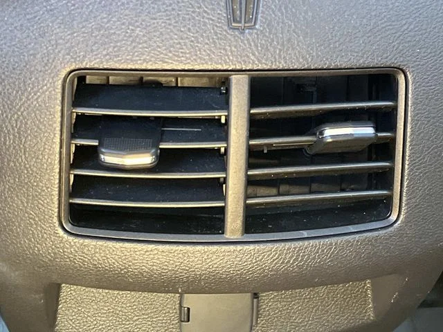 Used 2015 Brown Lincoln Base image 17