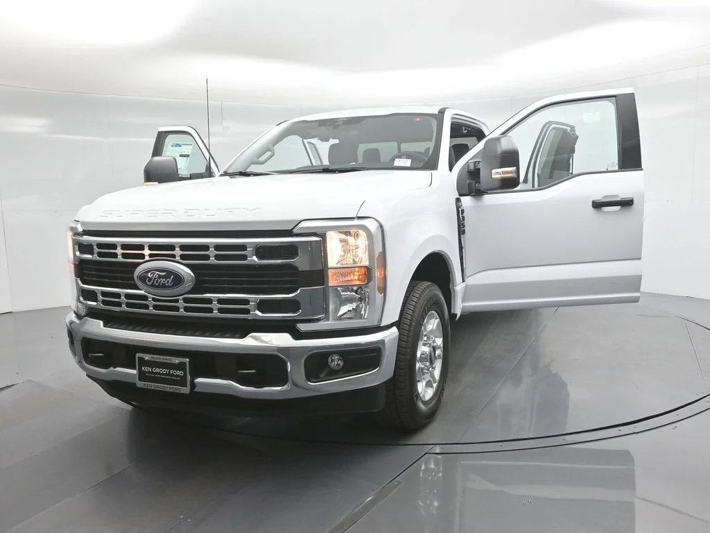 New 2026 Oxford White Ford XLT image 27