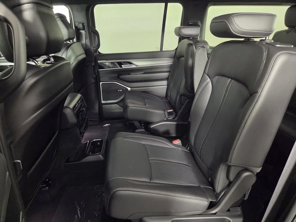 New 2026 High Gloss Black Exterior Paint Jeep  image 17