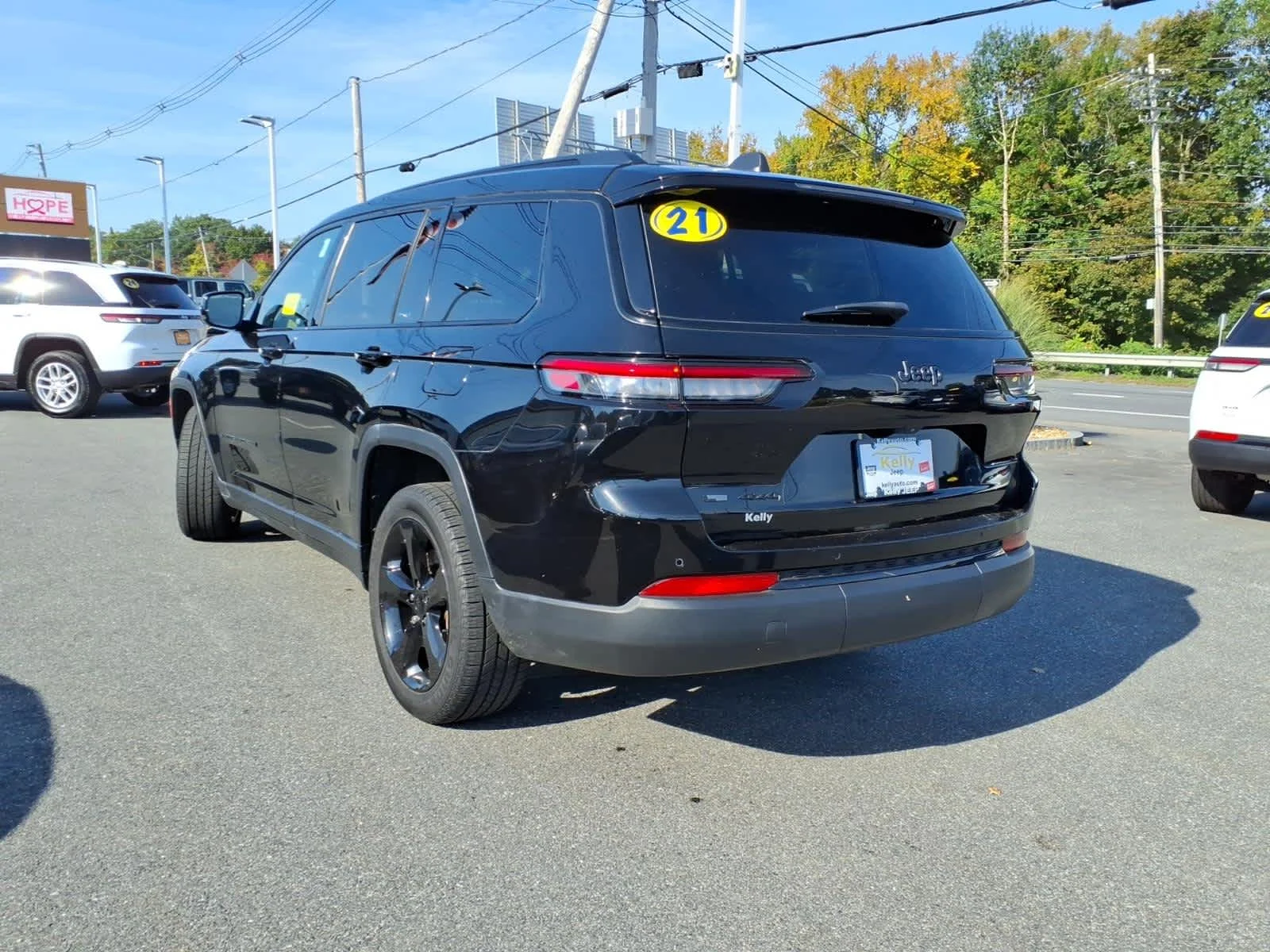 Used 2021 Diamond Black Crystal P/C Jeep Altitude image 11