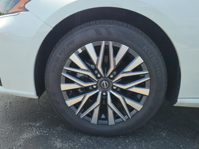 Used 2026 White Nissan 2.5 SV image 9