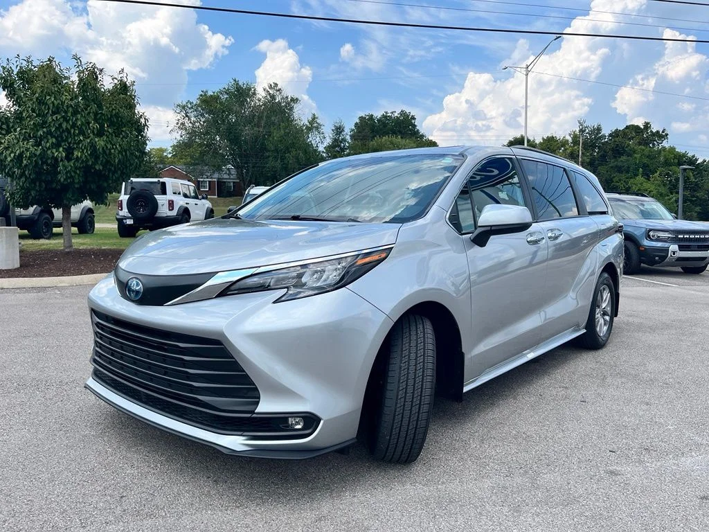 Used 2025 Silver Toyota XLE image 3