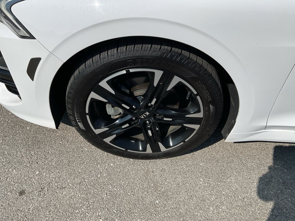 Used 2021 Glacial White Pearl Kia GT-Line image 5