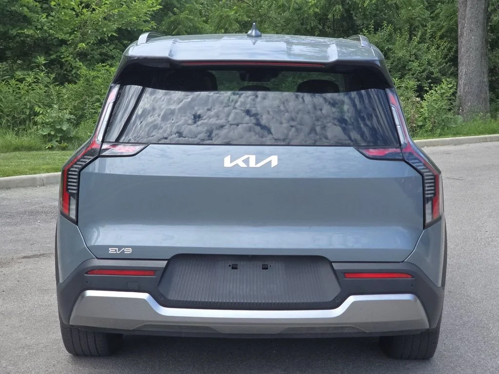 Used 2024 Green Kia Wind image 15