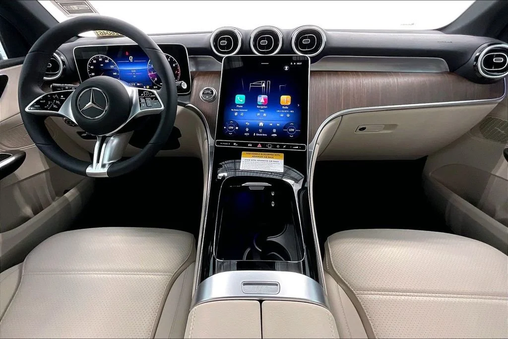 New 2026 Polar White Mercedes-Benz GLC 300 image 17