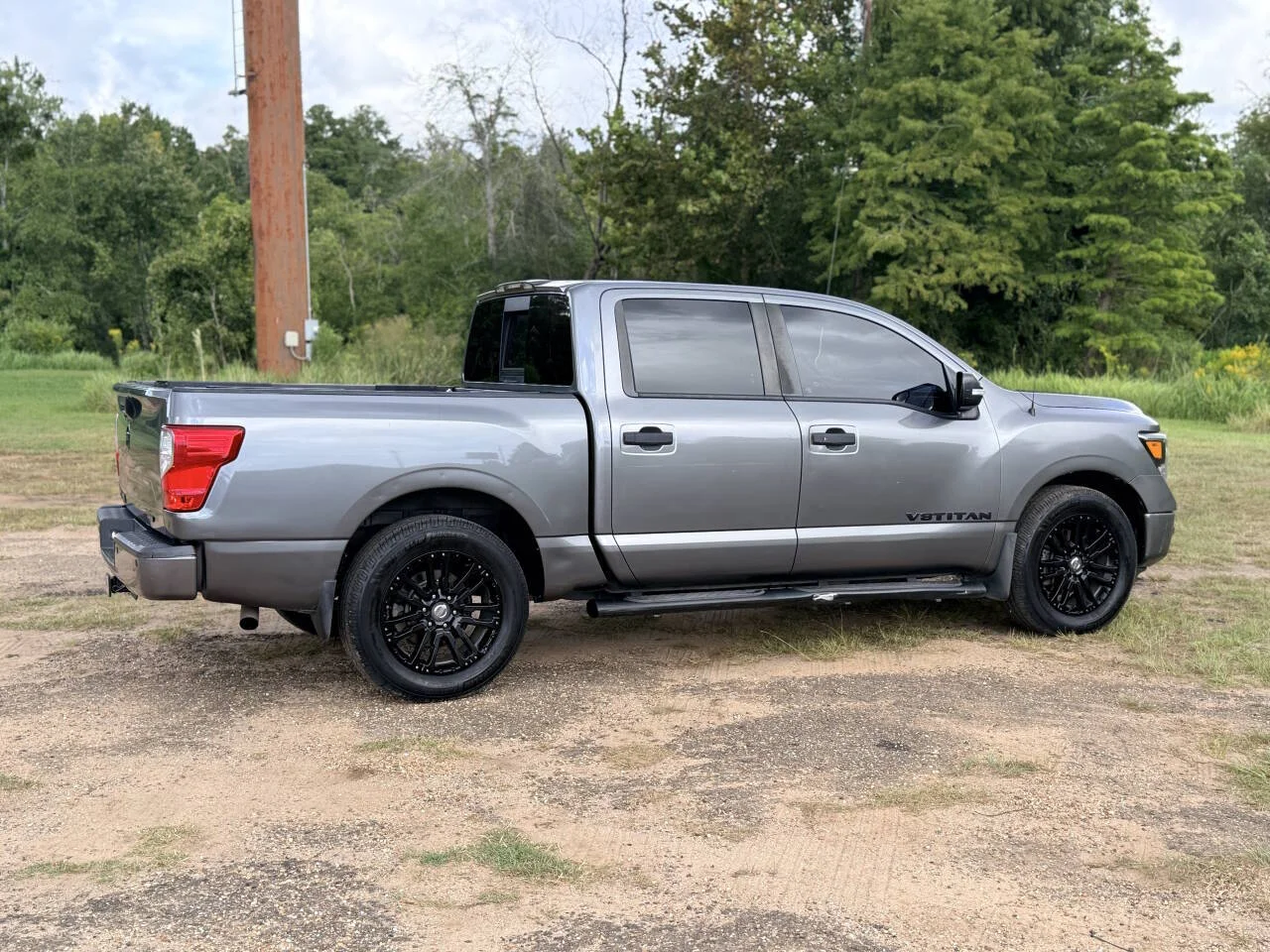 Used 2018 Gray Nissan SL 4x2 4dr Crew Cab image 6