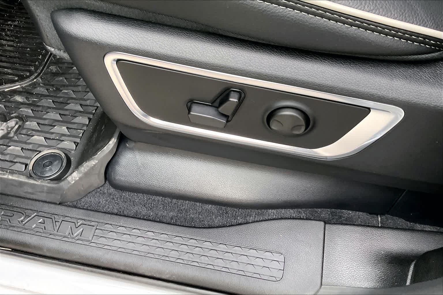 New 2026 Bright White Clear-Coat Exterior Paint RAM Laramie image 17