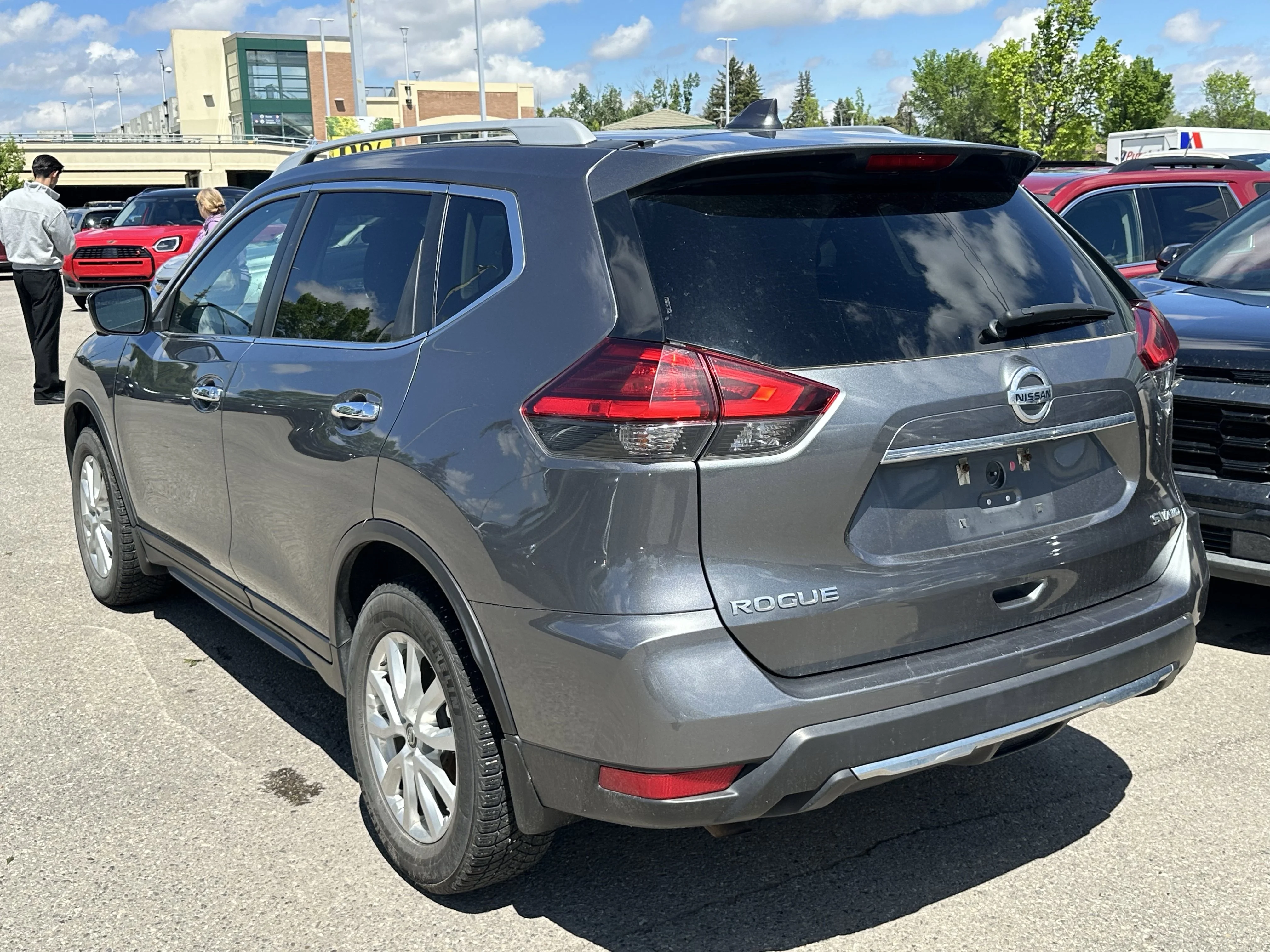 Used 2017 Gray Nissan S image 4
