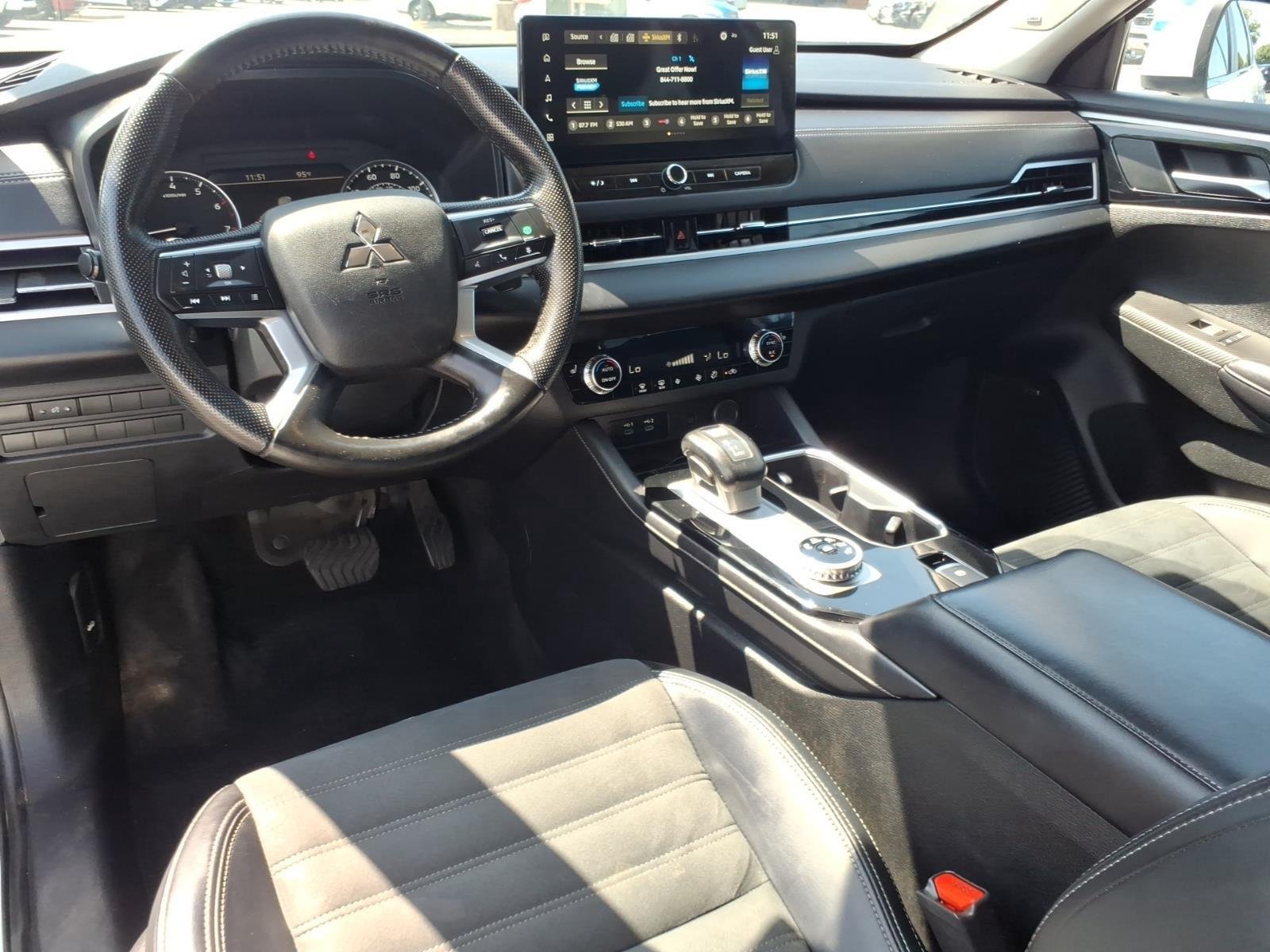Used 2025  Mitsubishi SE image 21