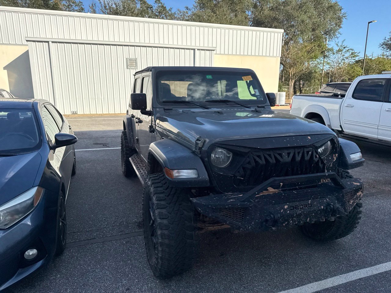 Used 2020 Gray Jeep Unlimited Sport Altitude image 3
