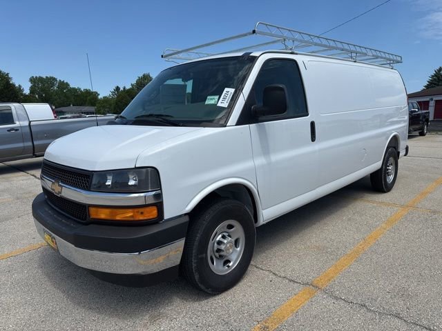 2026 Chevrolet Express 3500 Extended Work Van's photo