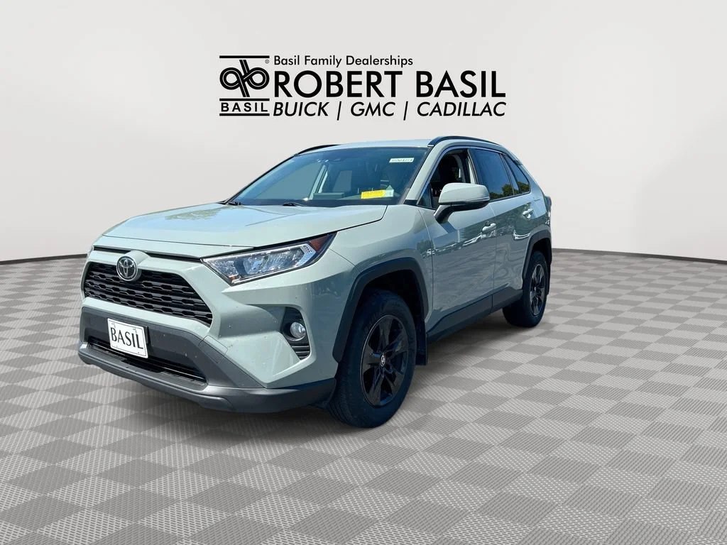 Used 2020  Toyota XLE image 4