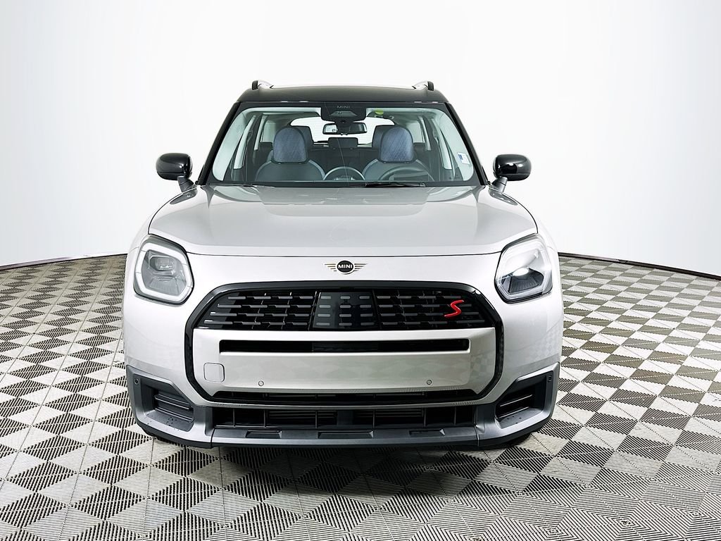 New 2027 Silver MINI Signature Plus image 2