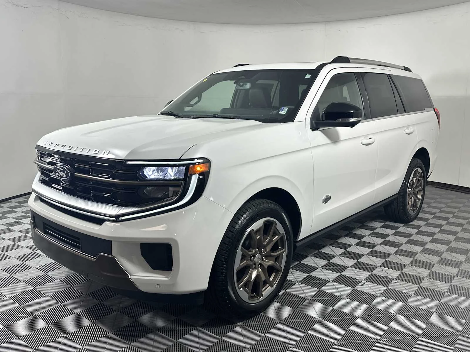 New 2027 Star White Metallic Tri-Coat Ford King Ranch image 3