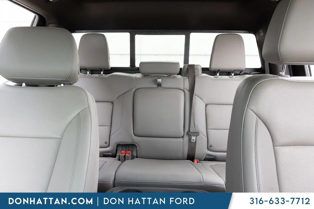 Used 2021 Silver GMC SLT image 17