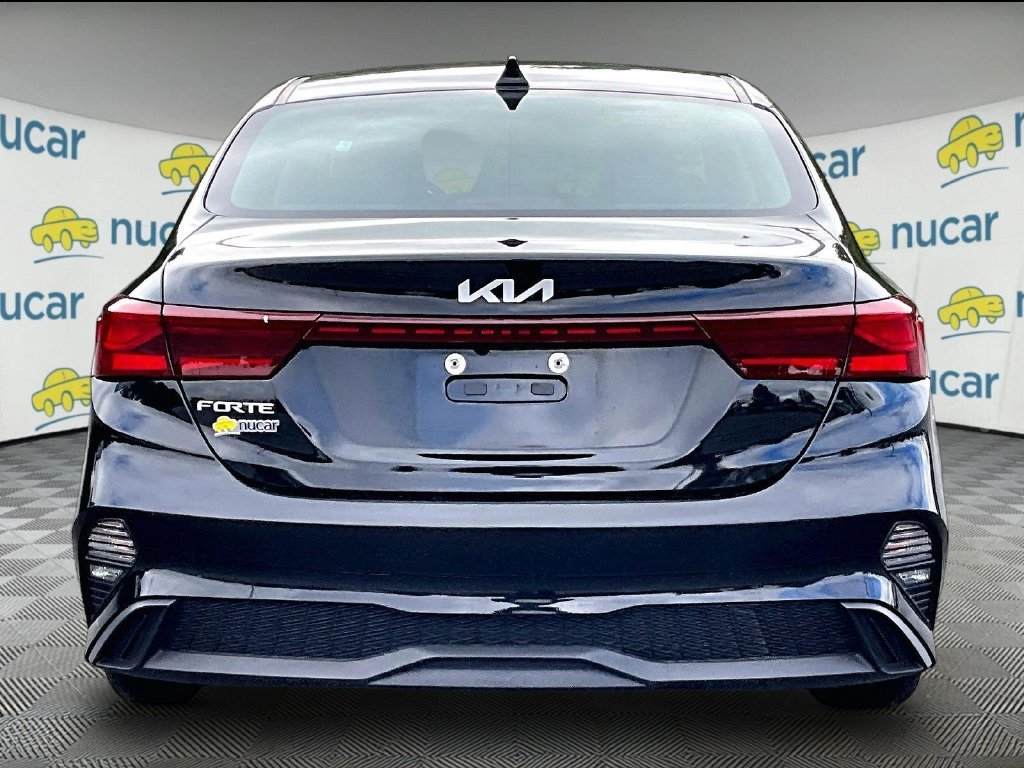 Used 2023 Black Kia LXS image 5