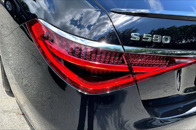 Used 2022 Black Mercedes-Benz S 580 image 25