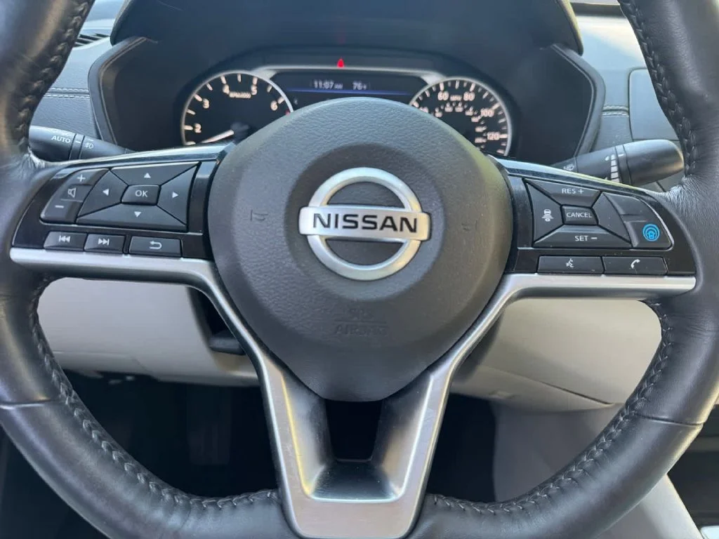 Used 2020 White Nissan 2.5 SV image 15