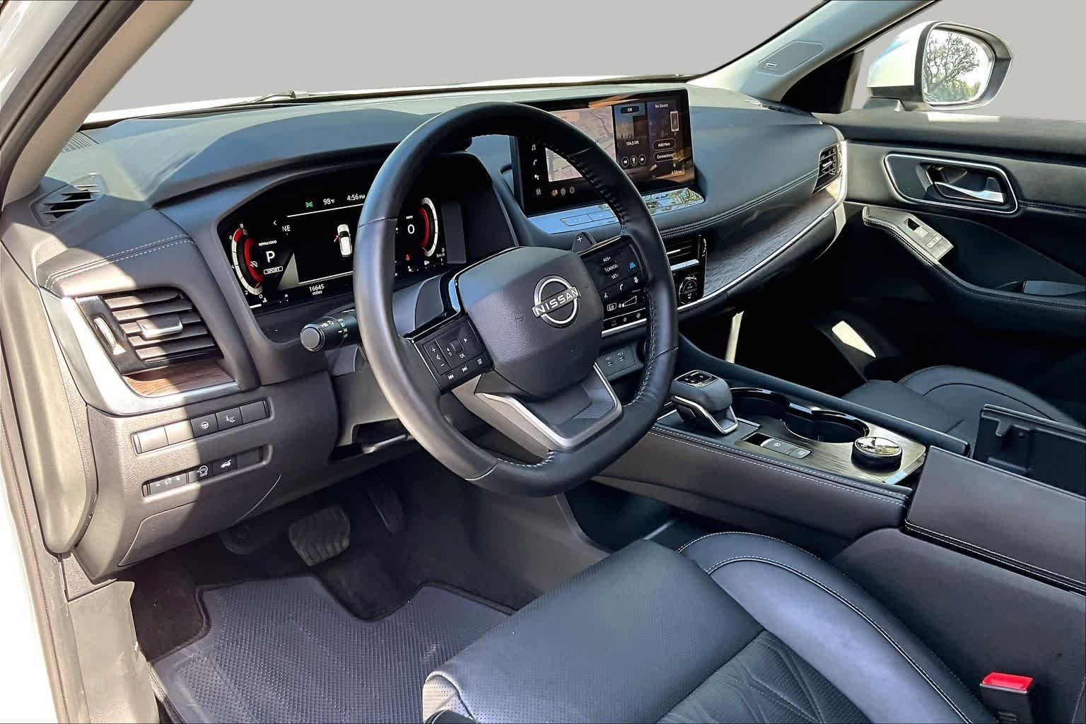 Certified Used 2025 Everest White Pearl Nissan Platinum image 18