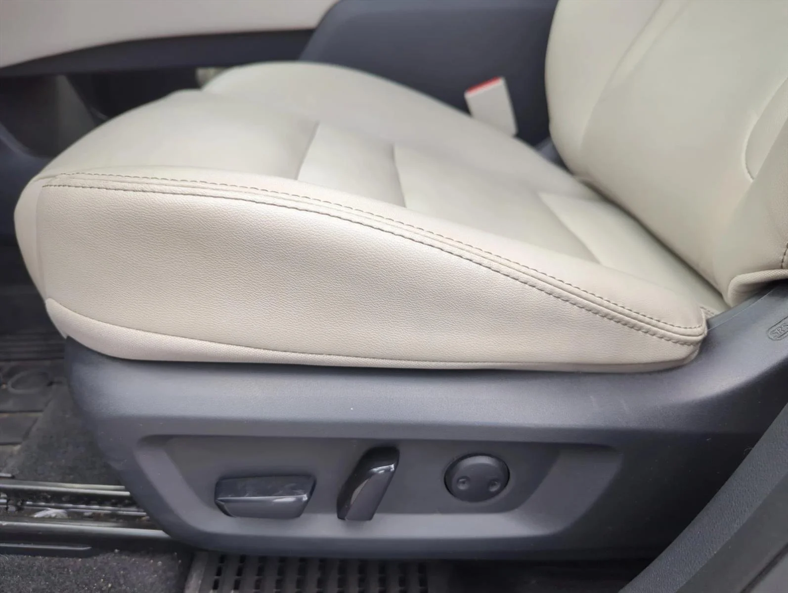 Used 2023 Scarlet Ember Tintcoat Nissan SL image 10