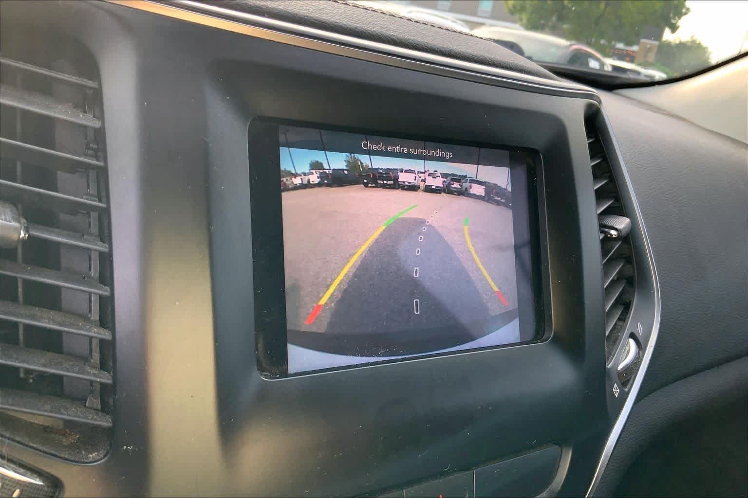 Used 2019 Bright White Clearcoat Jeep Latitude image 27