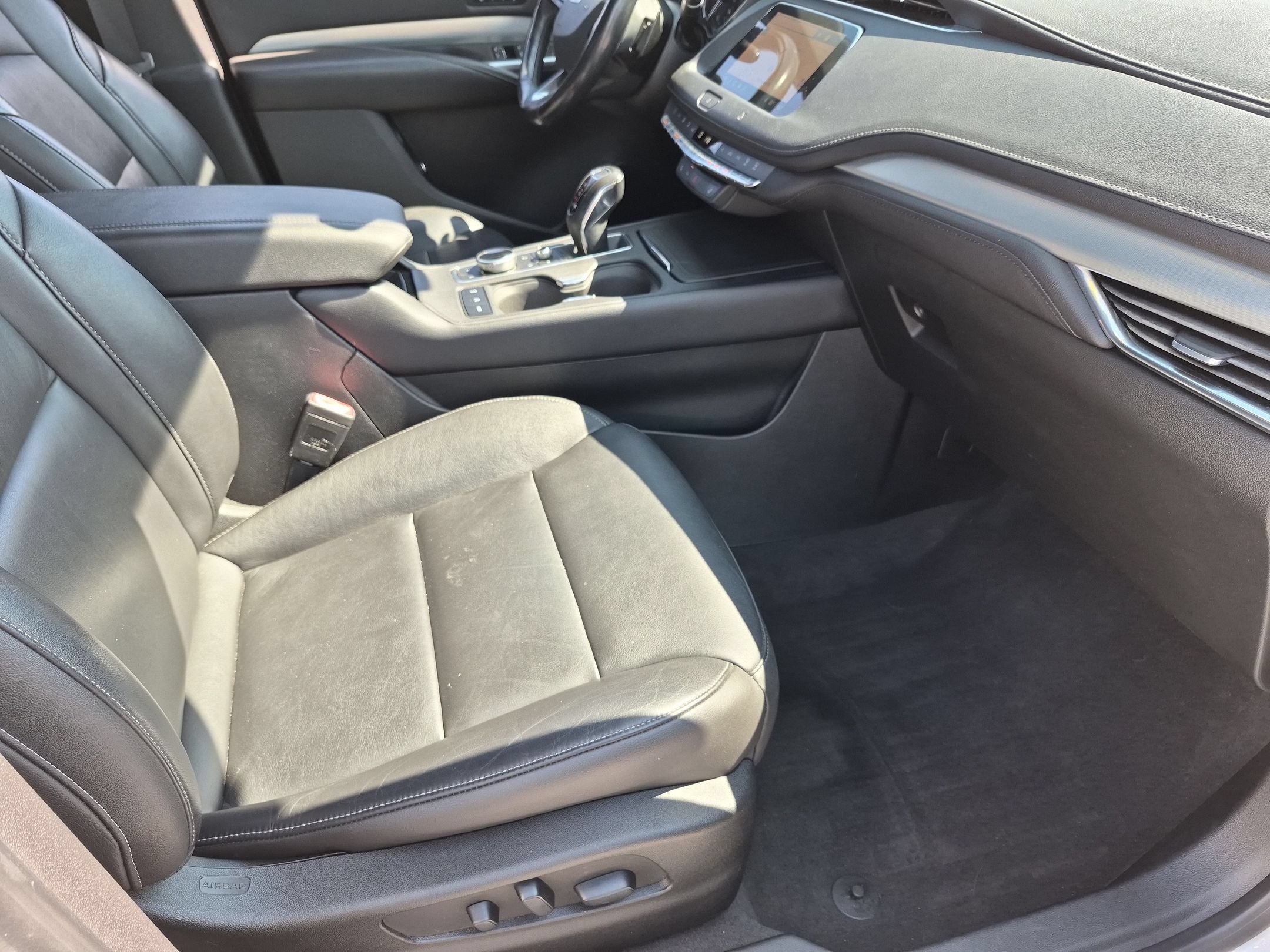 Used 2019 Crystal White Tricoat Cadillac AWD Premium Luxury image 35