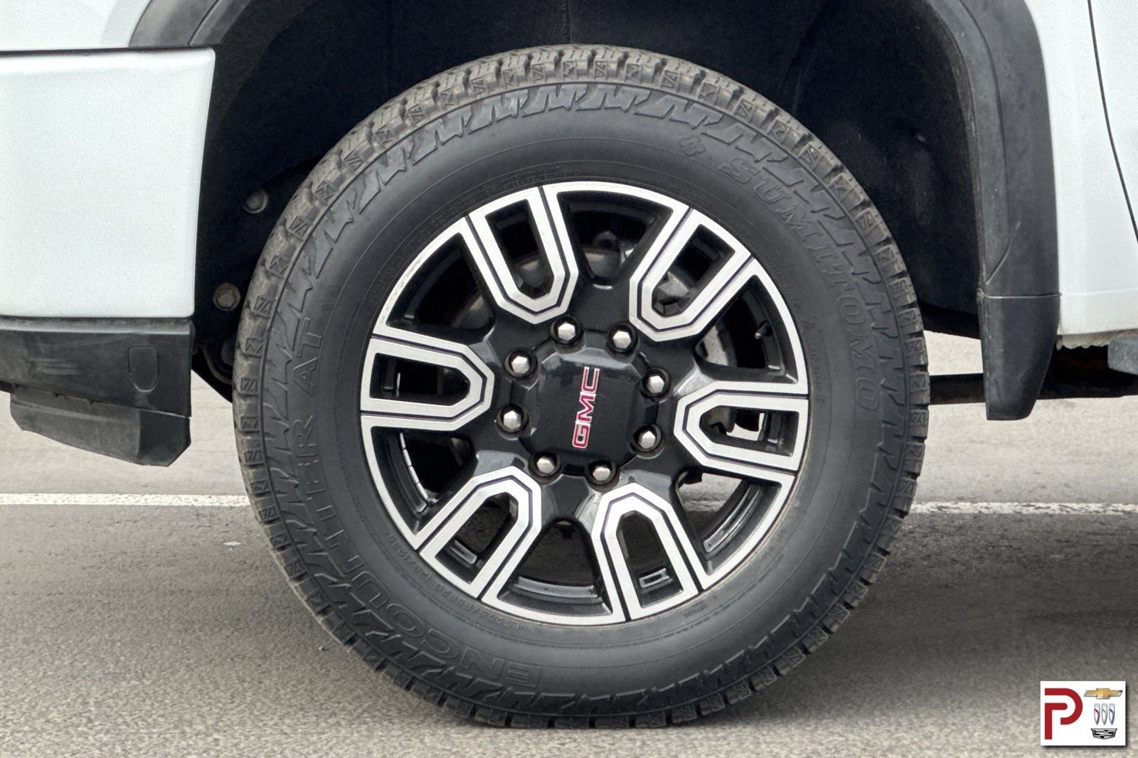 Used 2022 White GMC AT4 image 33