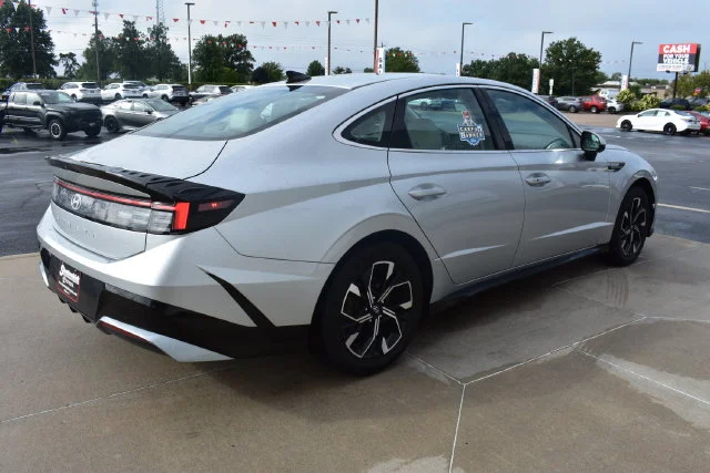 Used 2025 Silver Hyundai SEL image 5