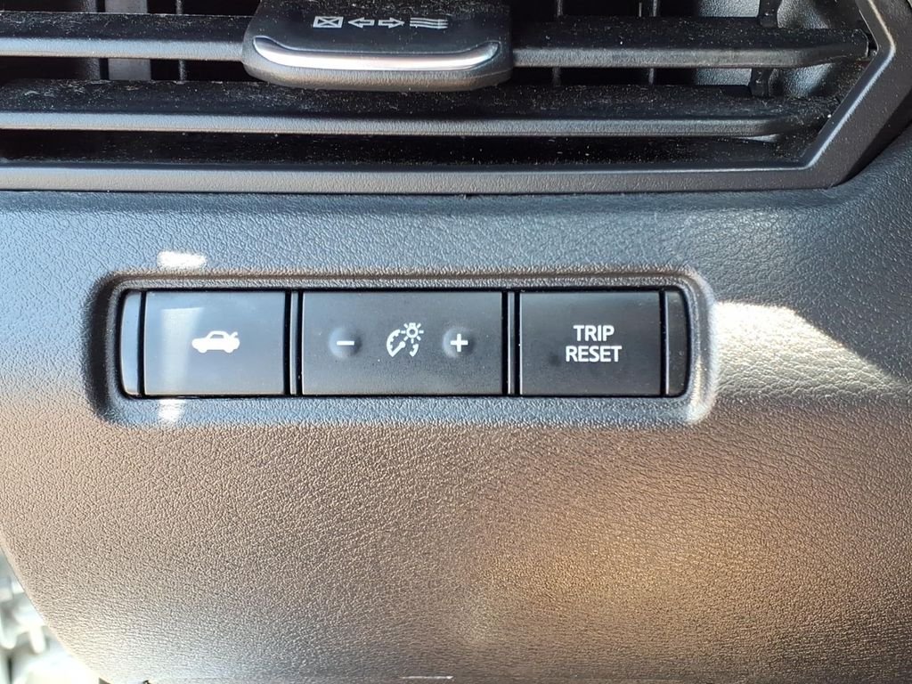 Used 2022 Pearl White Nissan 2.5 SR image 16