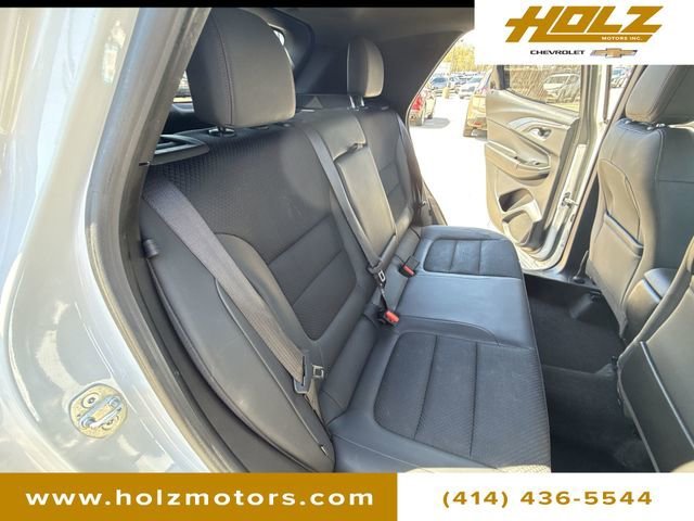 Certified Used 2022 Iridescent Pearl Tricoat Chevrolet RS image 24