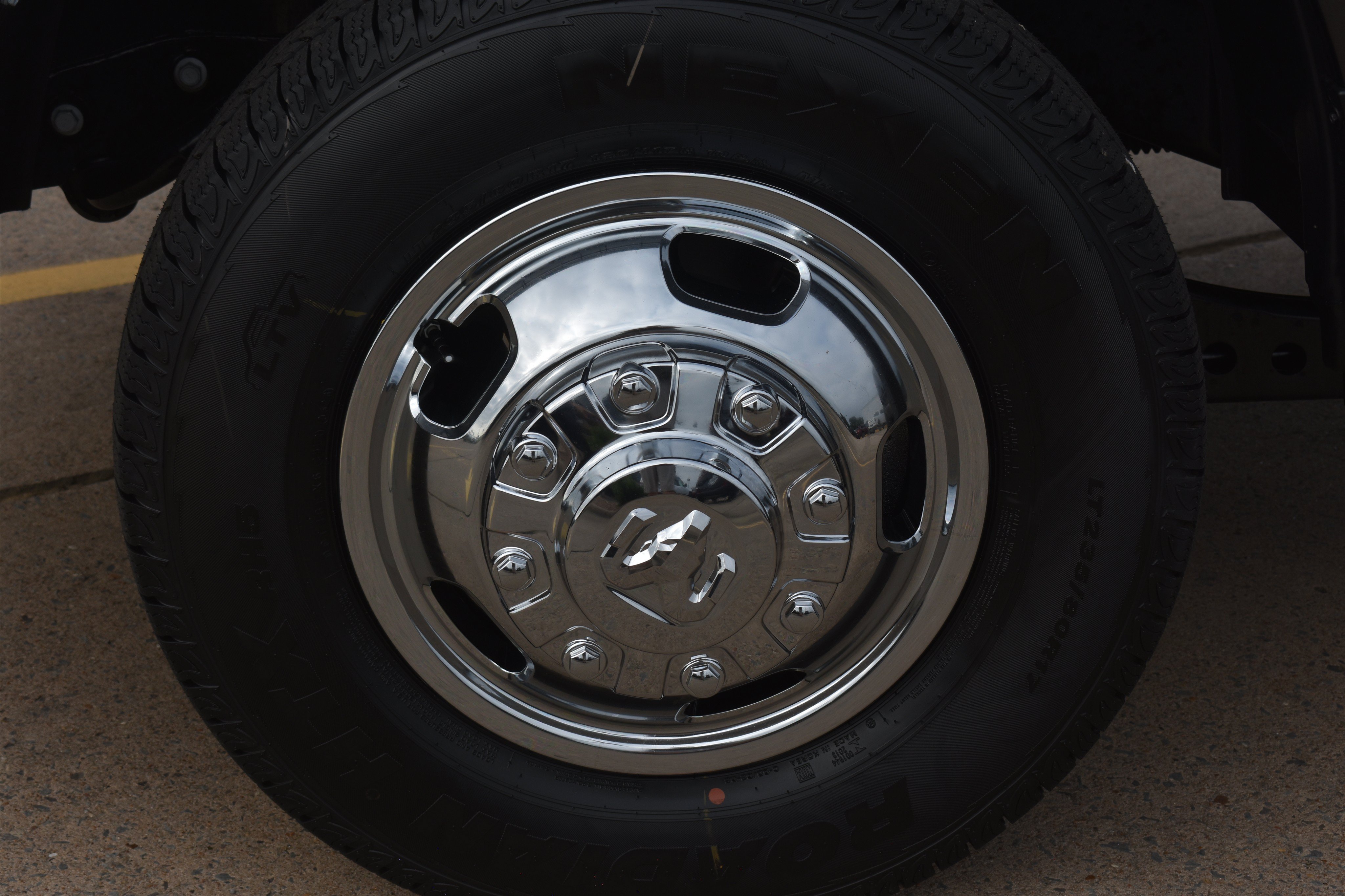 New 2026 Granite Crystal Metallic Clear-Coat Exterior Paint RAM Tradesman image 10