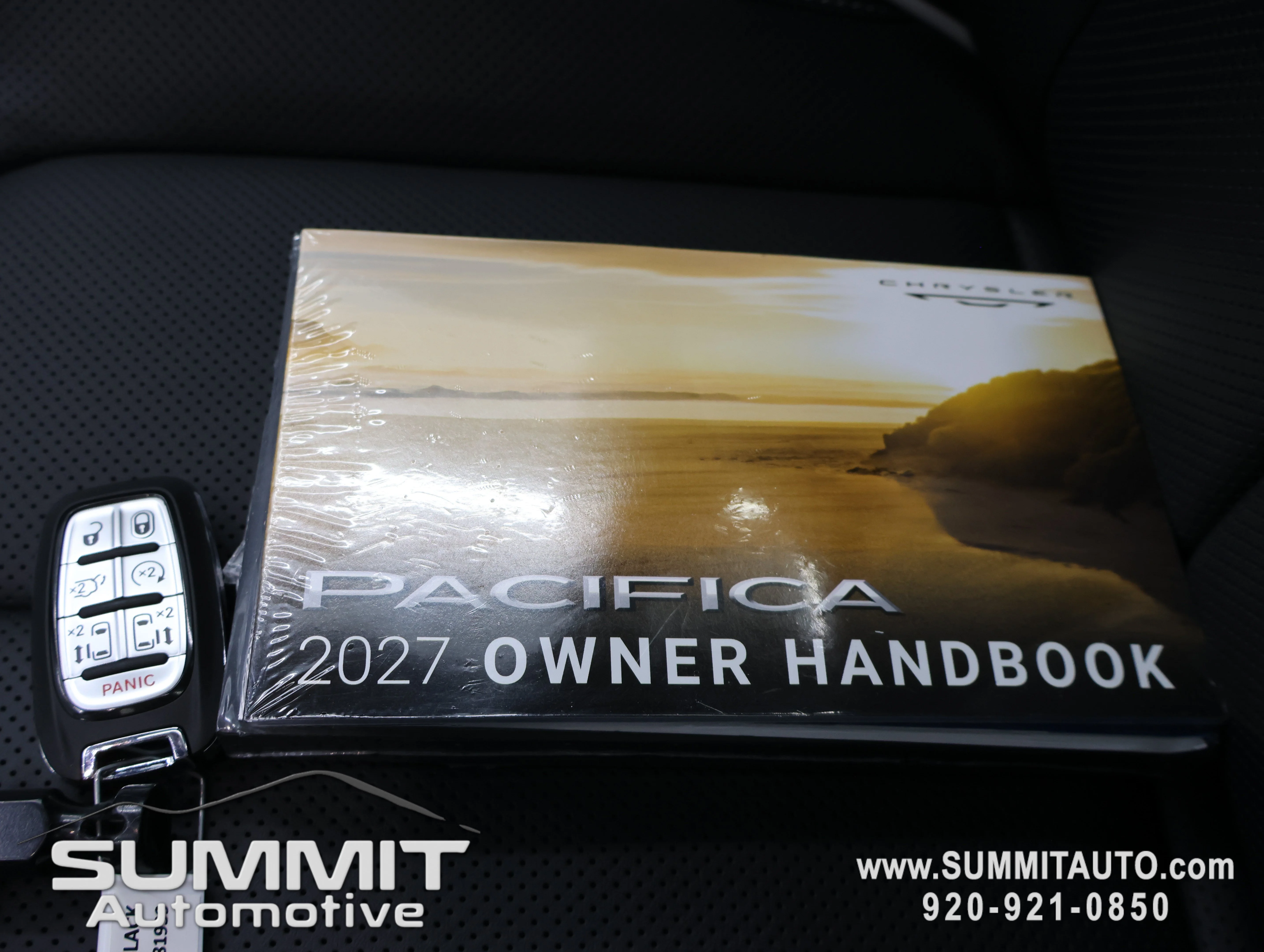 New 2027 Diamond Black Crystal Pearl-Coat Exterior Paint Chrysler Limited image 78