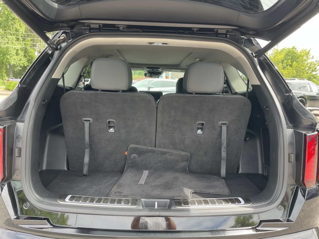 Used 2023 Black Kia EX image 8