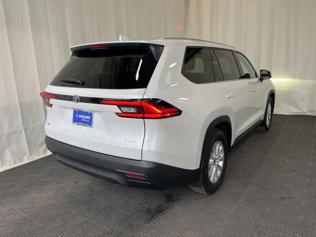 Used 2024 White Toyota XLE image 28