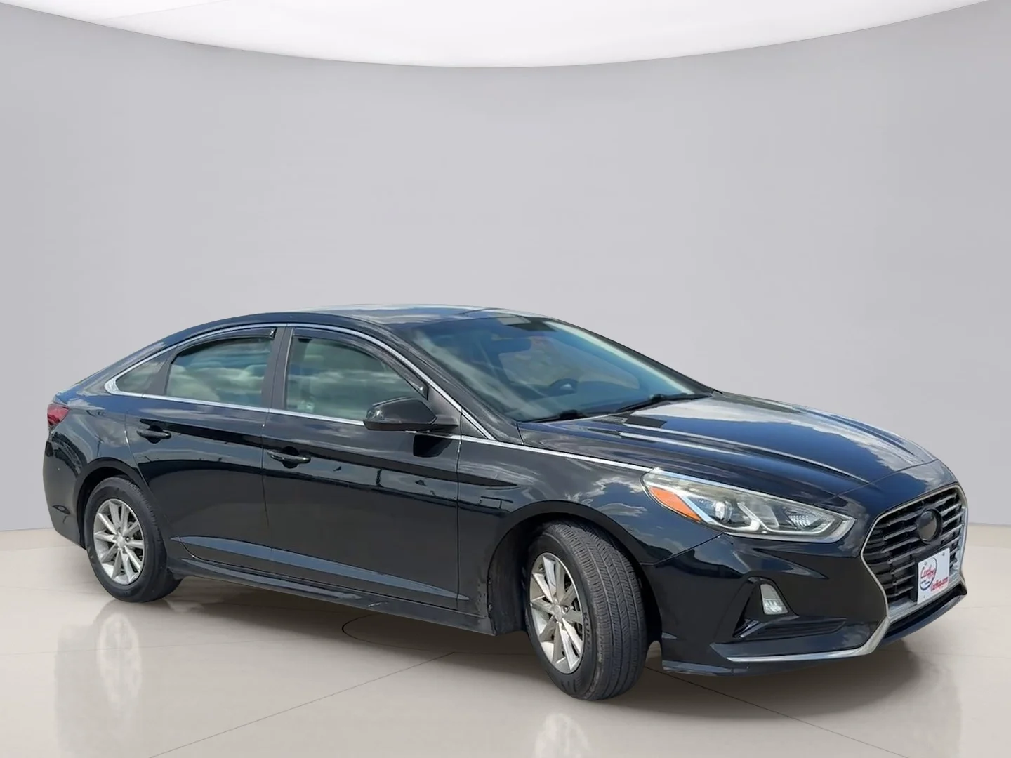Used 2018 Black Hyundai SE image 7