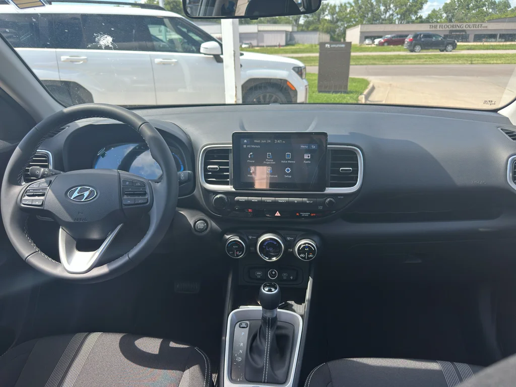 New 2026 Shimmering Silver Hyundai SEL image 11