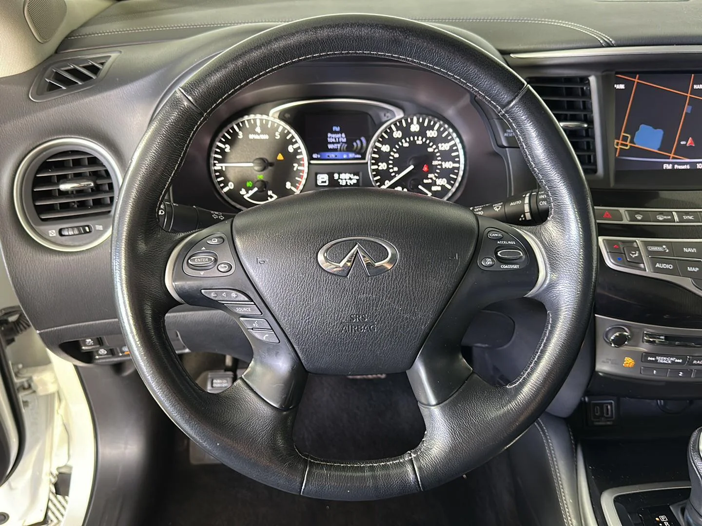 Used 2019 Majestic White INFINITI LUXE image 23