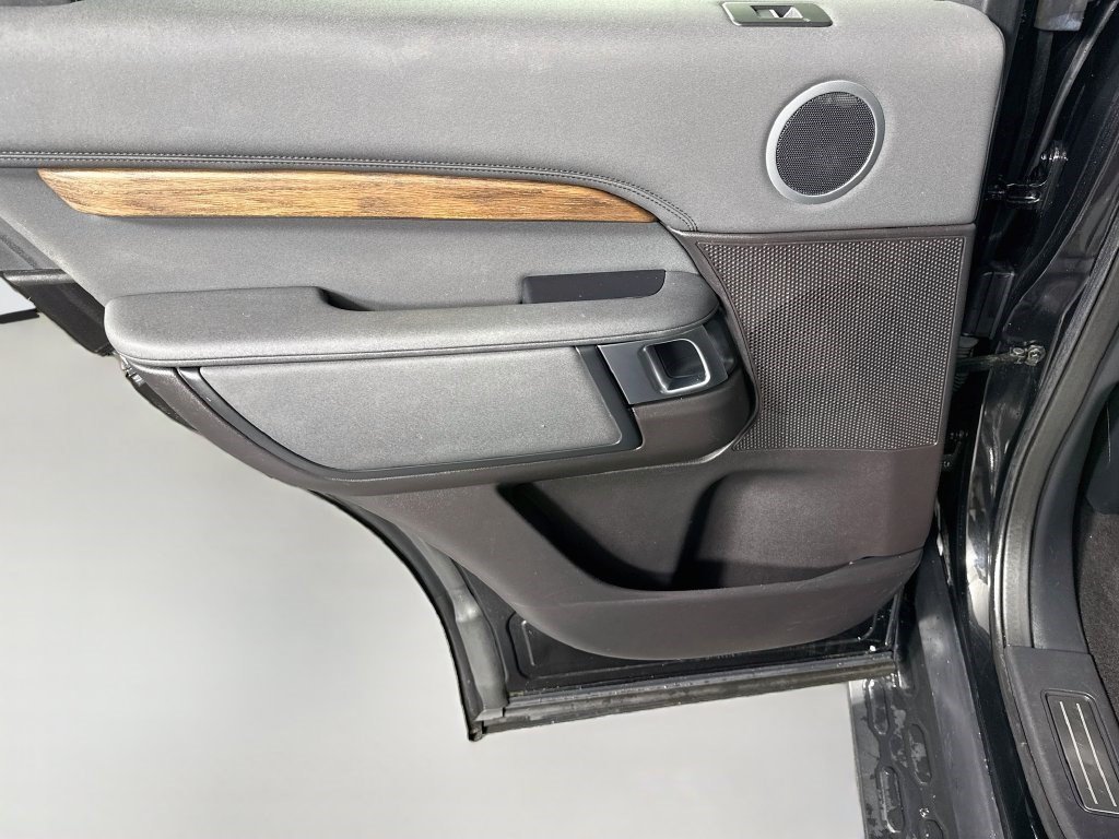 Used 2018 Narvik Black Land Rover HSE image 22