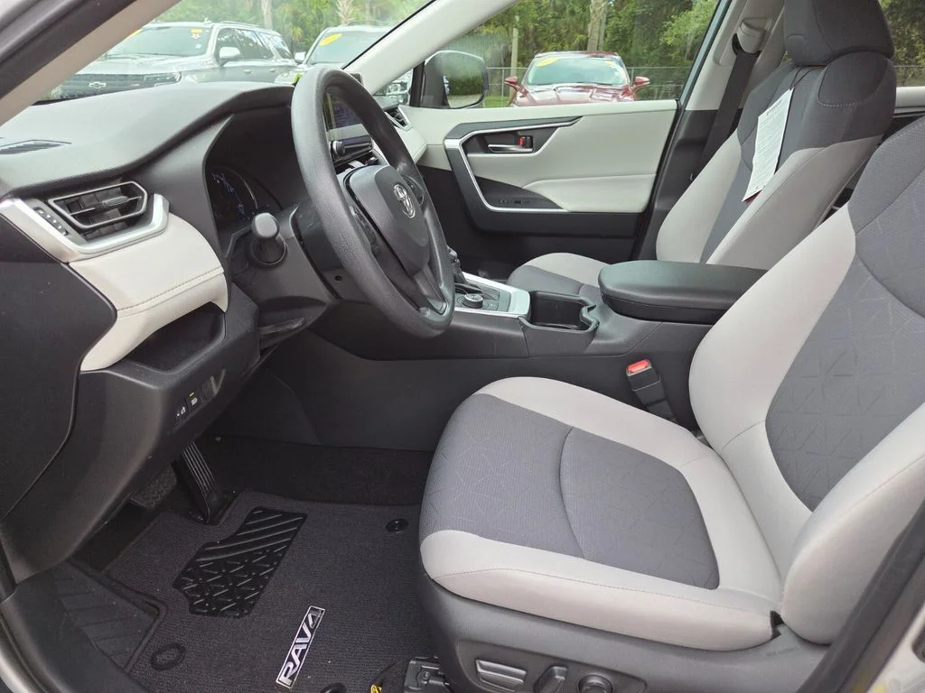 Certified Used 2025 Silver Toyota XLE image 25