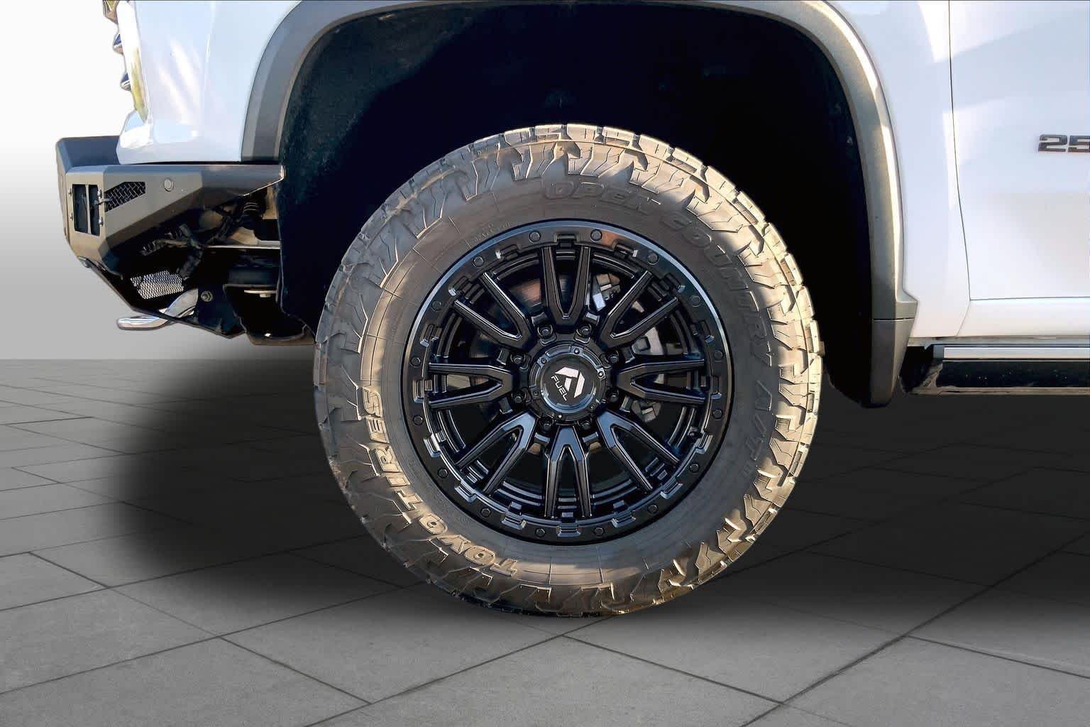 Used 2021 Summit White Chevrolet High Country image 11