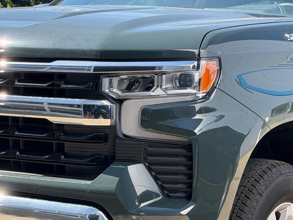 Used 2026  CHEVROLET RST image 2