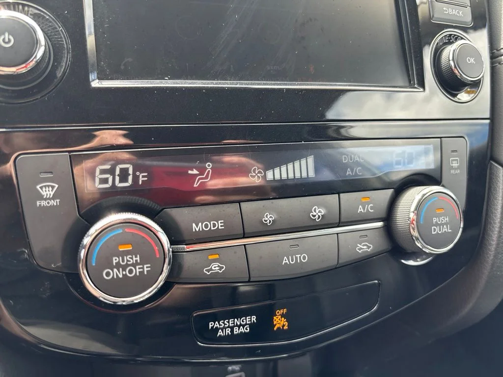 Used 2018 White Nissan SL image 27