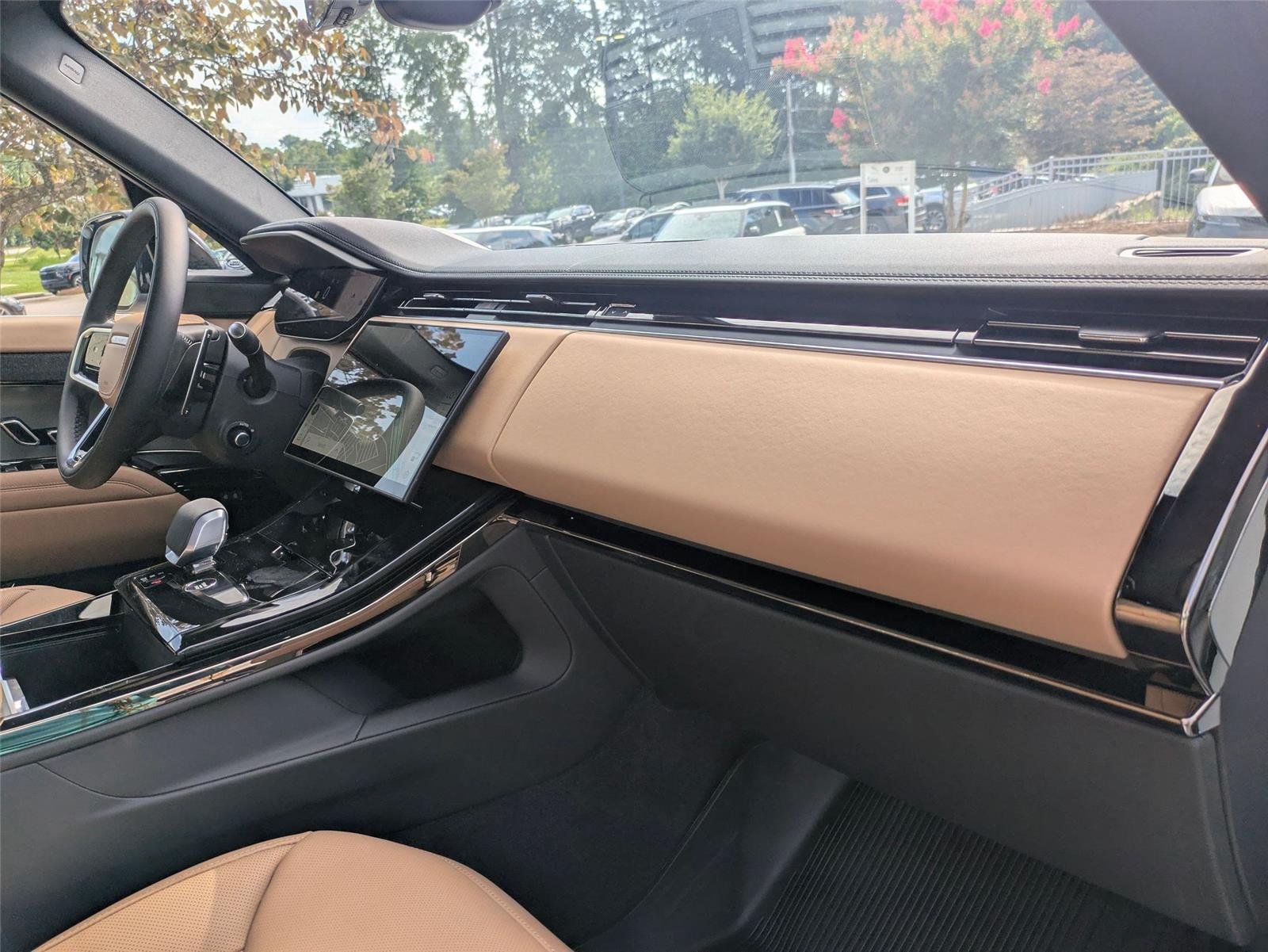 New 2026 Fuji White Land Rover SE image 37