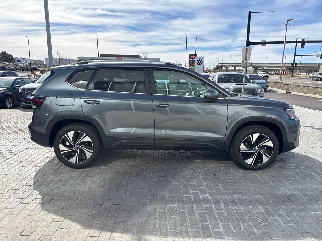 New 2026 Platinum Gray Metallic Volkswagen 1.5T SE image 6