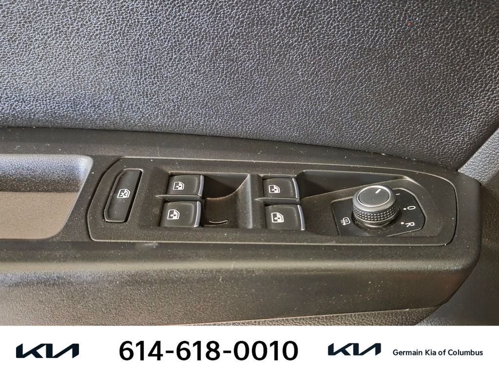 Used 2018  Volkswagen SEL image 26