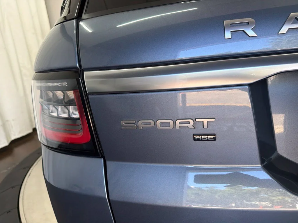 Used 2020 Blue Land Rover HSE image 12