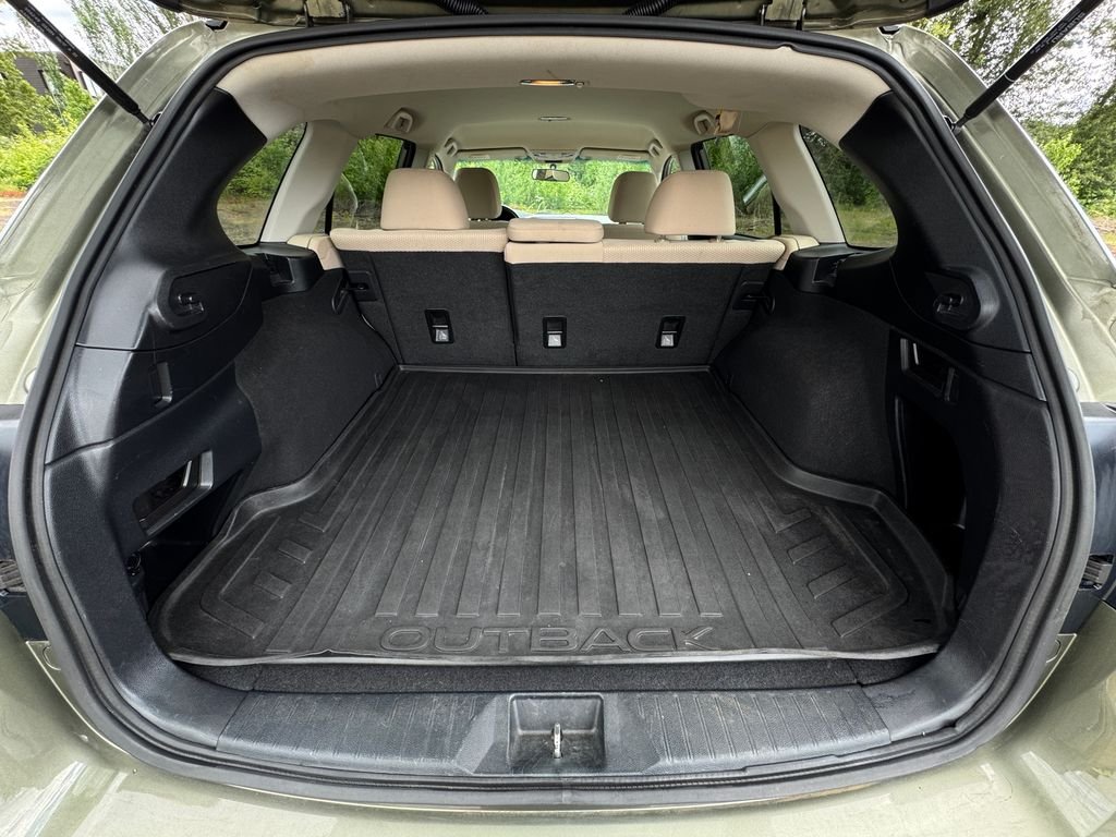 Used 2017 Wilderness Green Metallic Subaru 2.5i Premium image 9