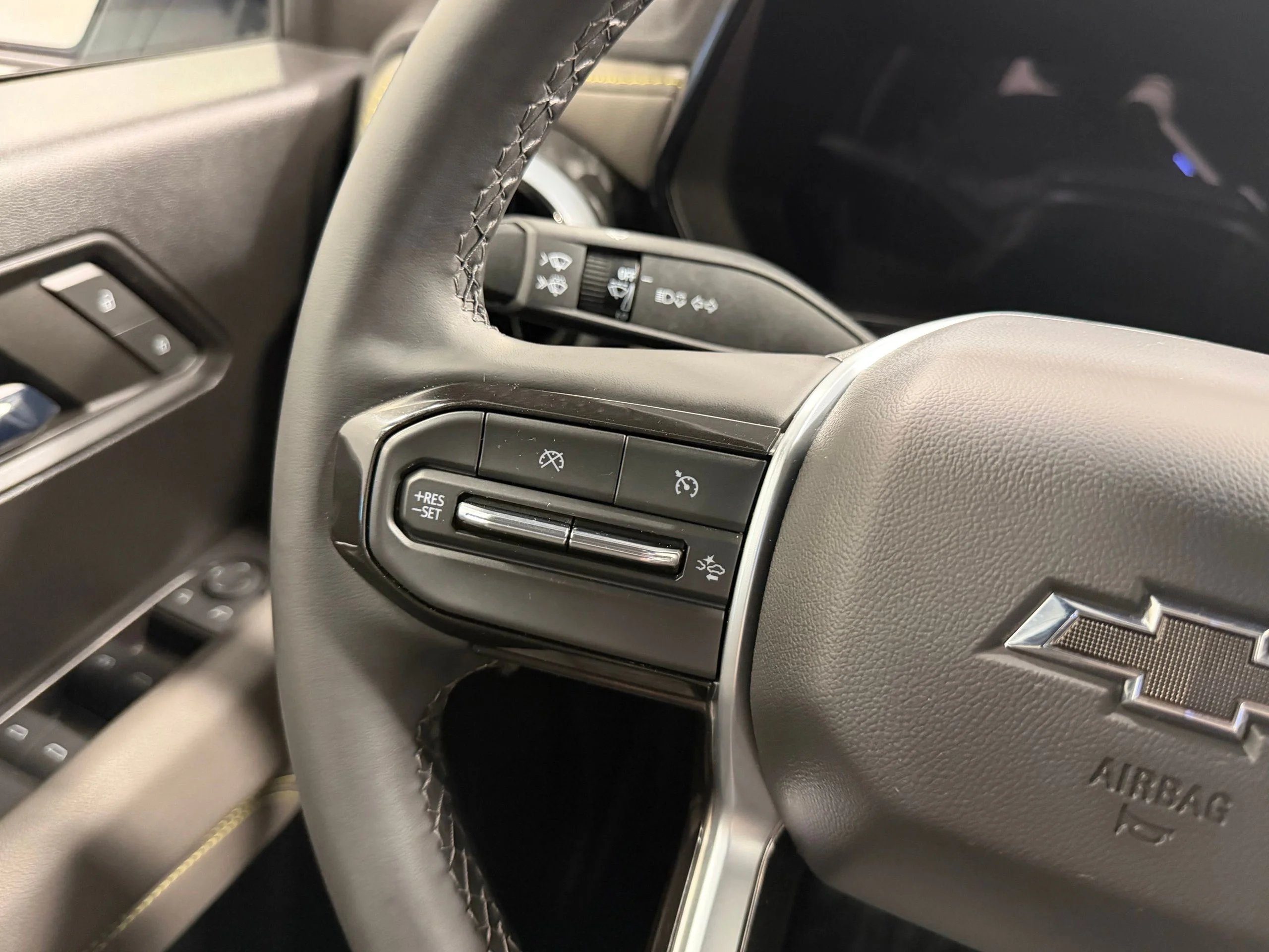 Used 2024 White Chevrolet ZR2 image 38